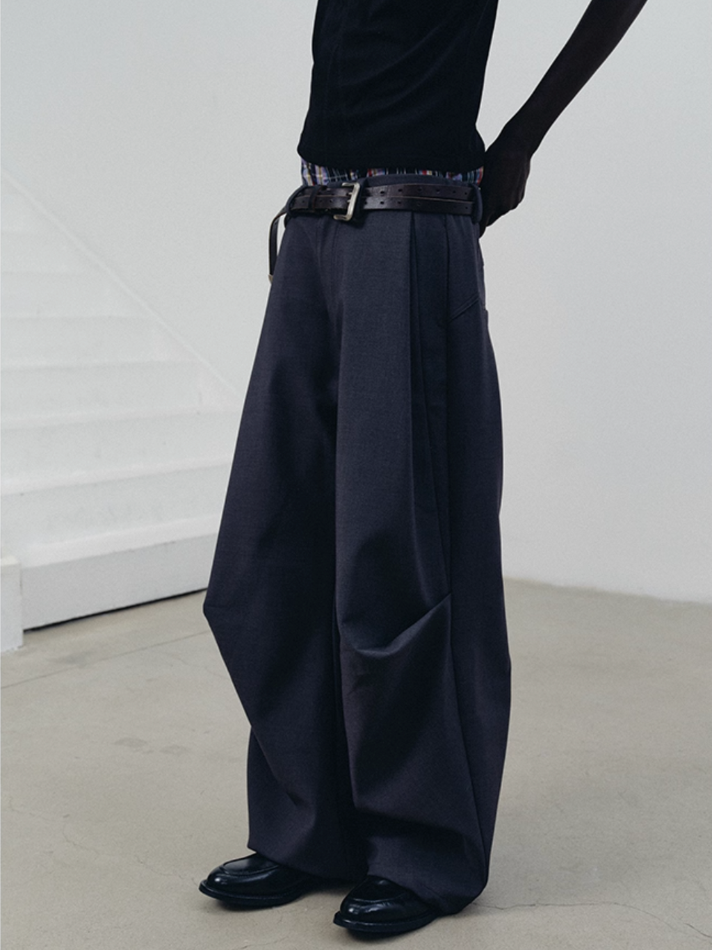 ERODED GRAY TROUSERS