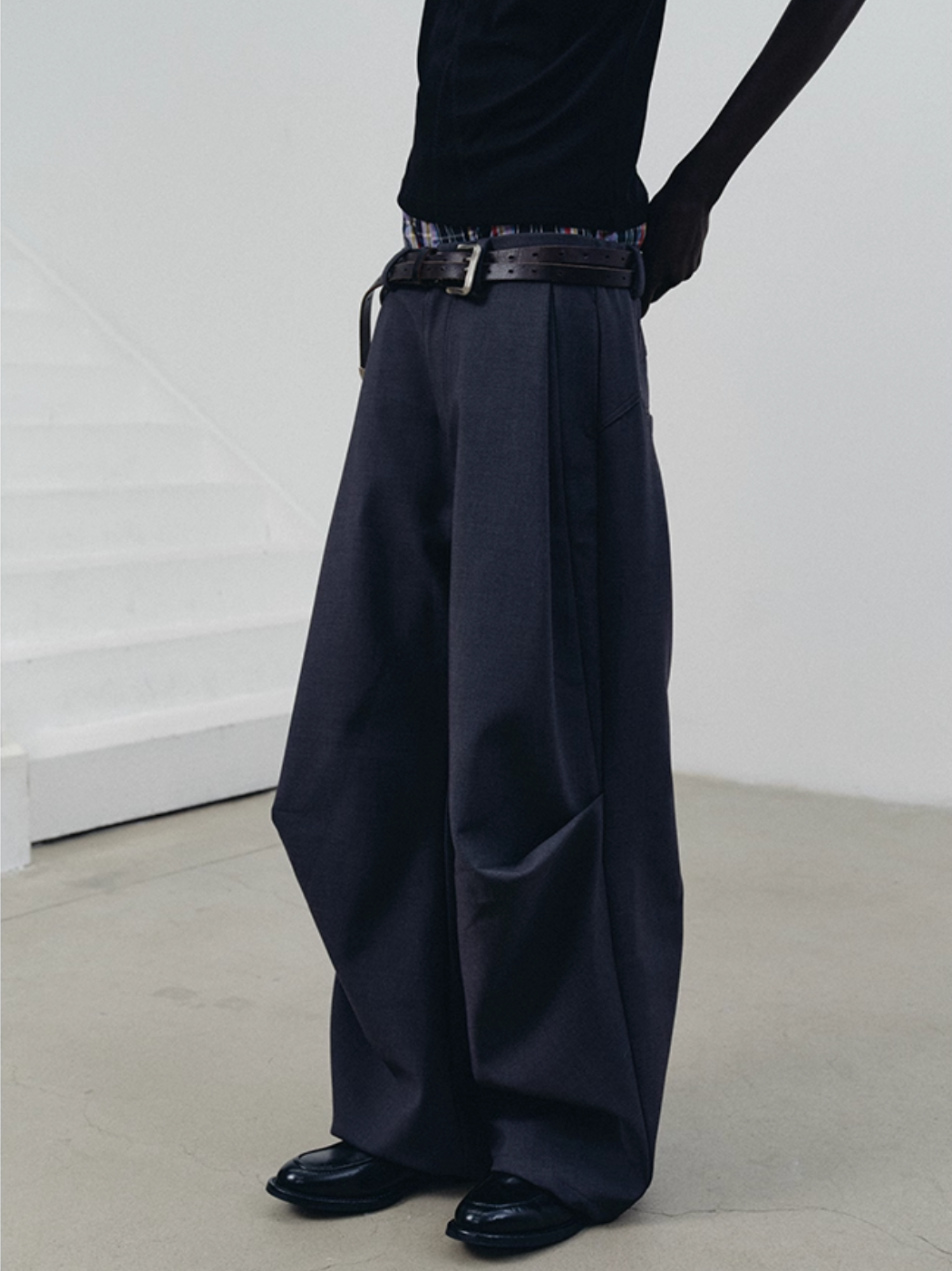 ERODED GRAY TROUSERS
