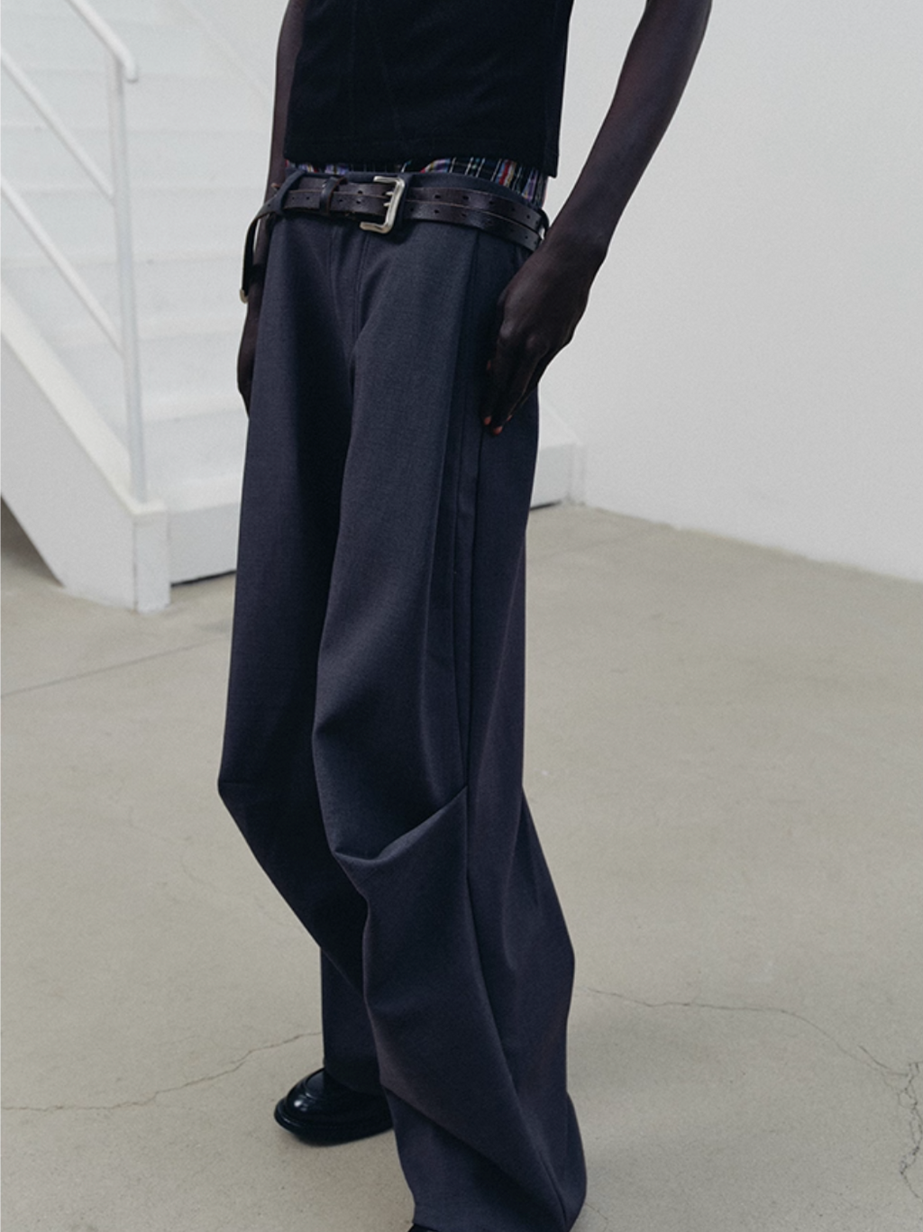 ERODED GRAY TROUSERS