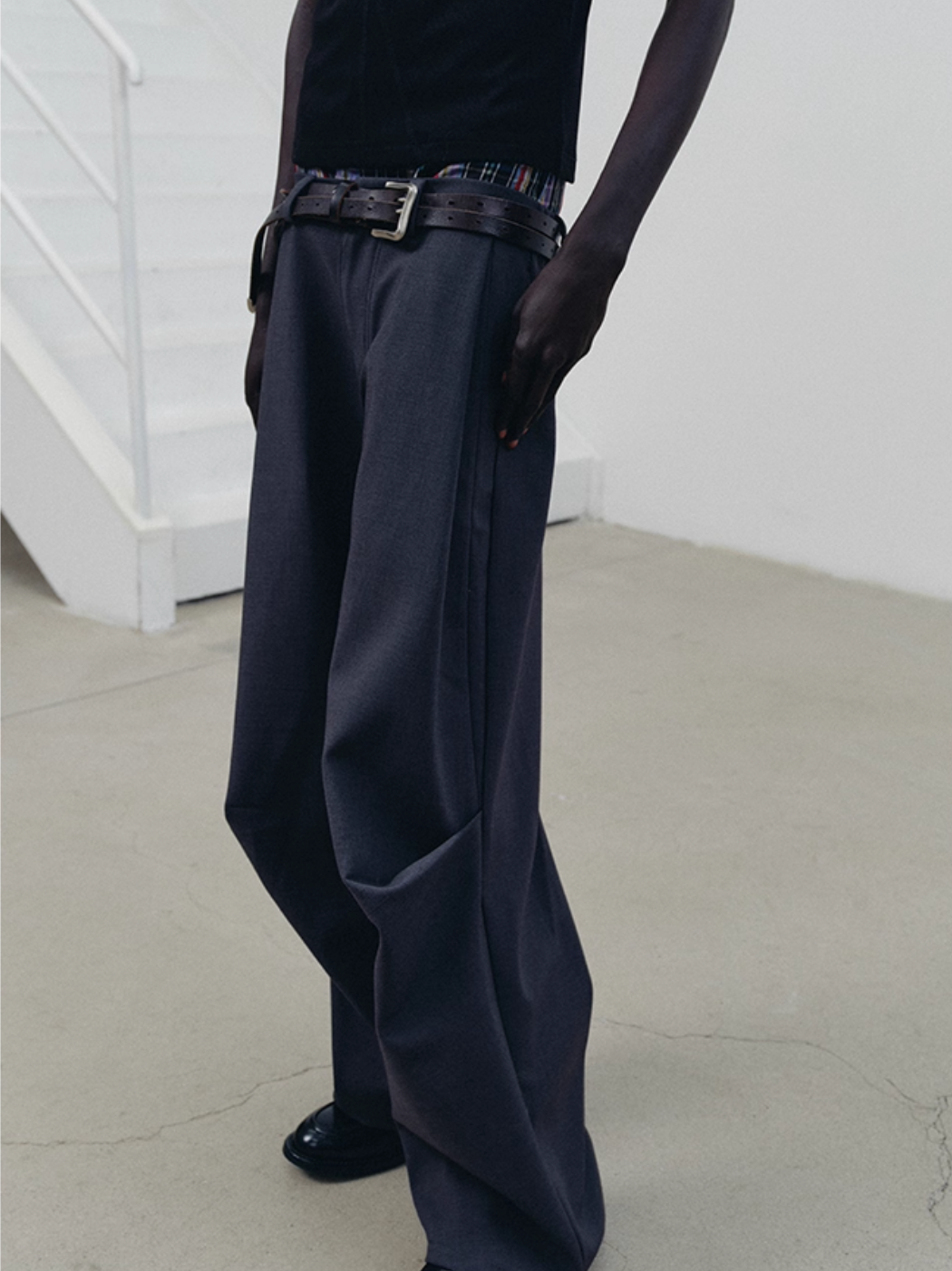 ERODED GRAY TROUSERS