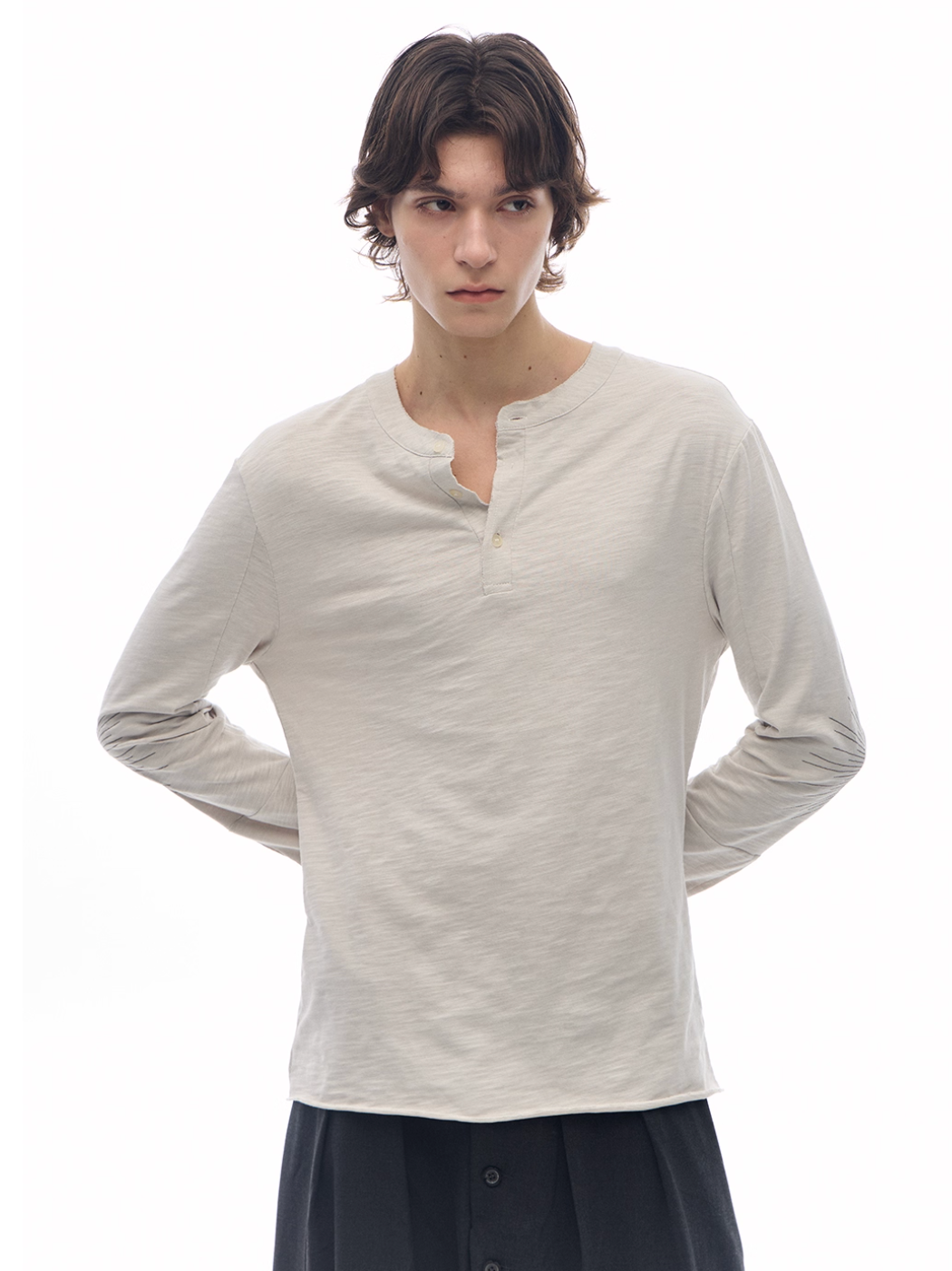 SUN EMBROIDERED HENLEY
